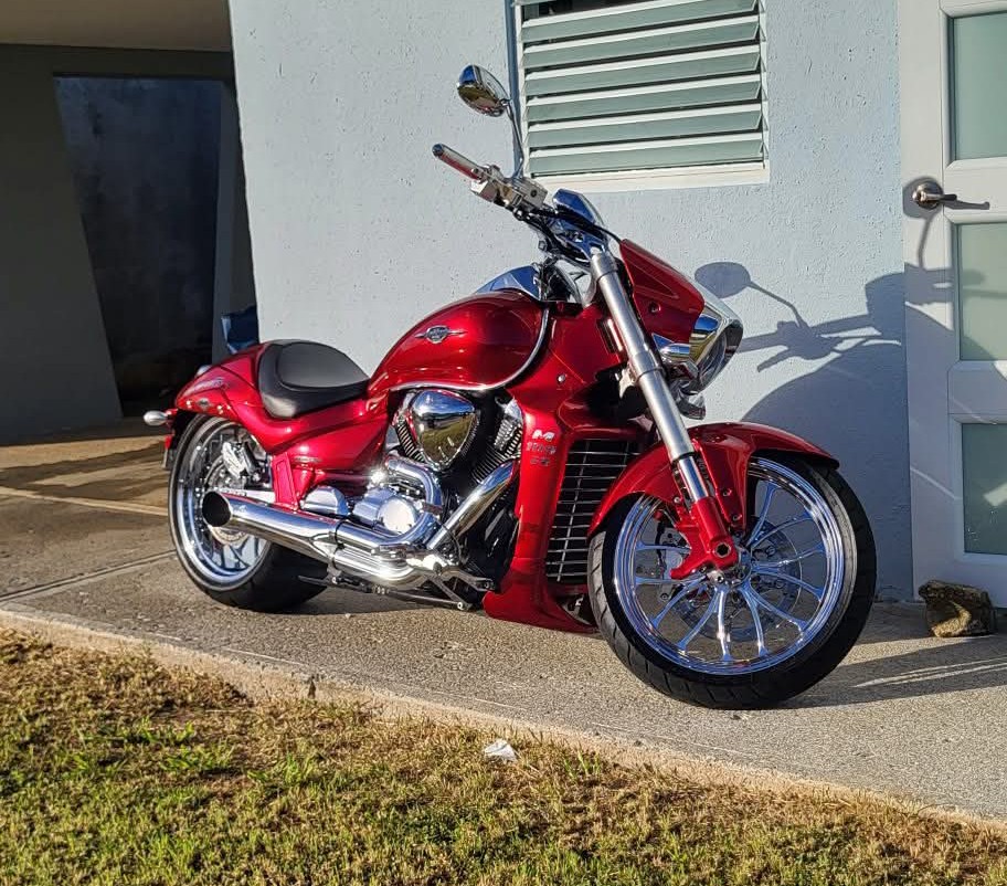 Suzuki Boulevard M109R red