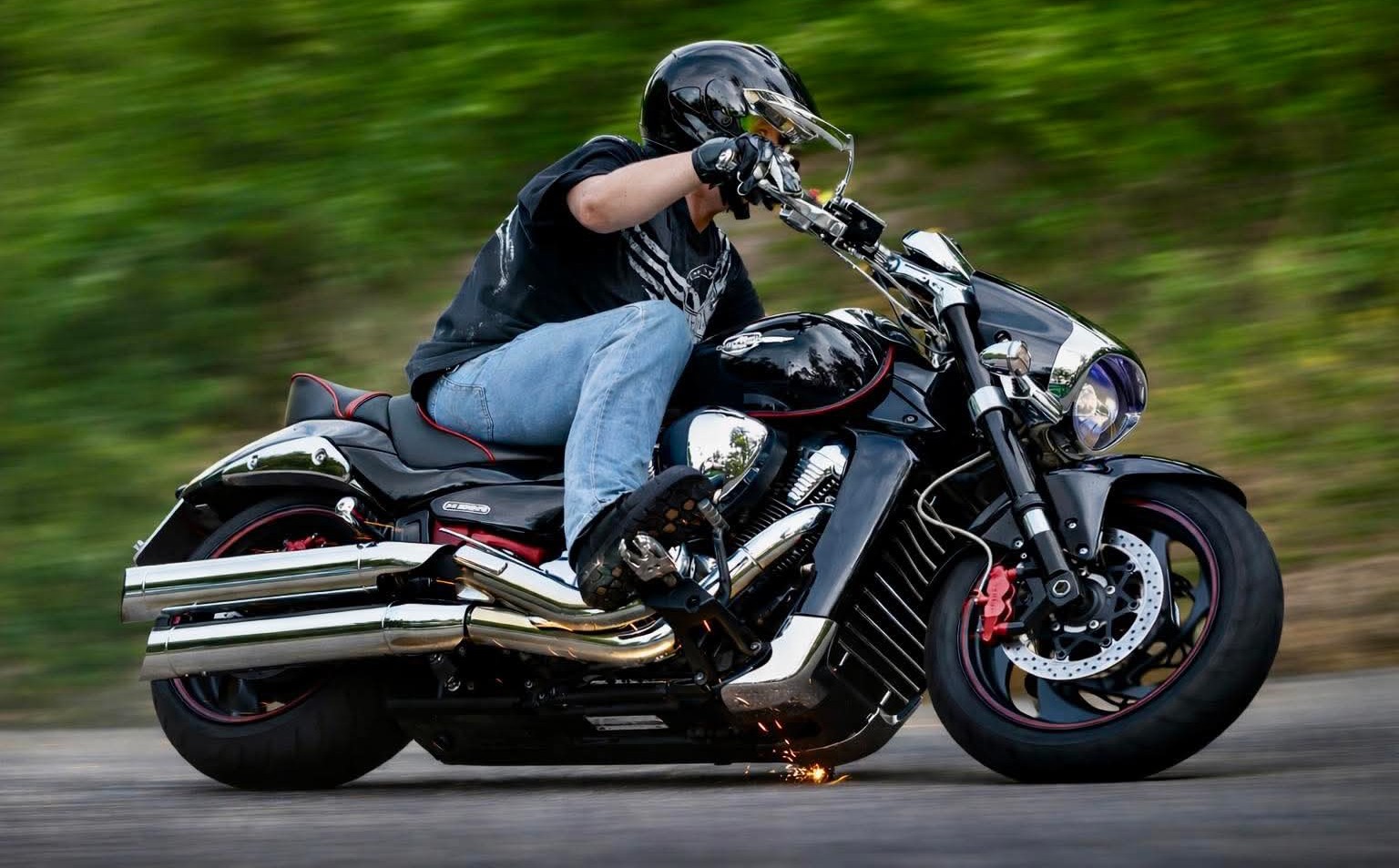 Suzuki Boulevard M109R Black ride